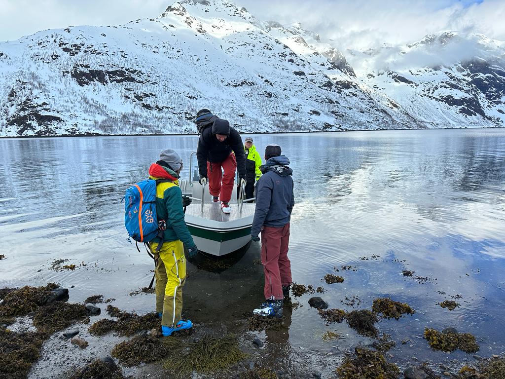 Skiing and travelling in Finnmark