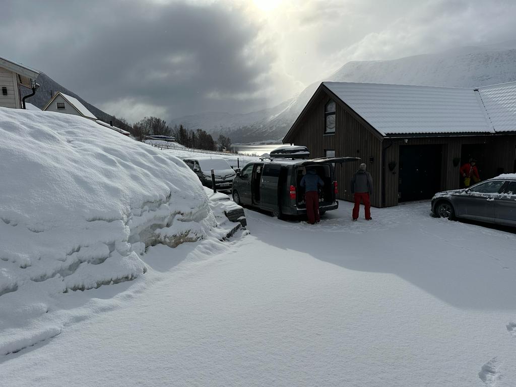 Skiing and travelling in Finnmark